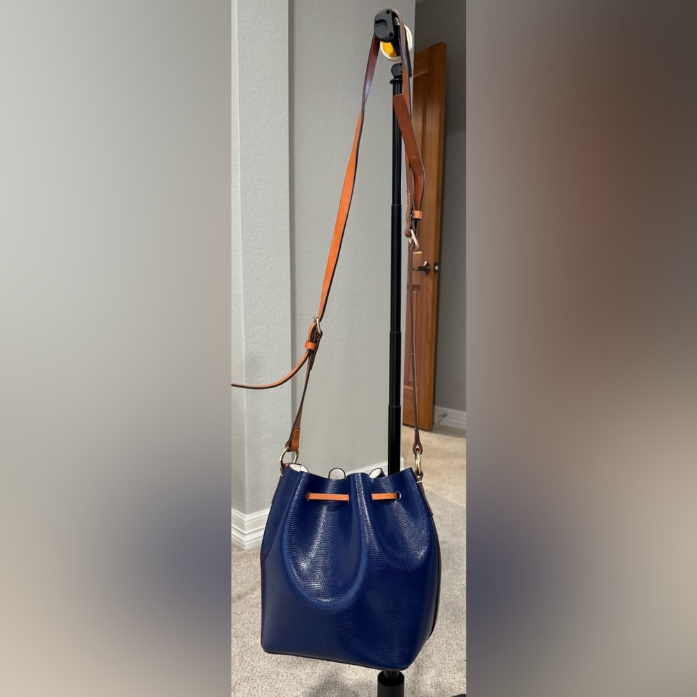 Like New Dooney & Bourke Siena Serena Navy Drawstring Bucket Bag with Wristlet - Picture 8 of 17